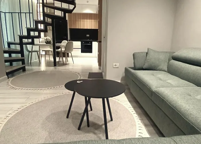 Villa Duka 62 Embassy Block *