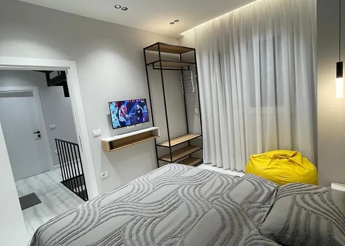 Vila Duka 62 Embassy Block