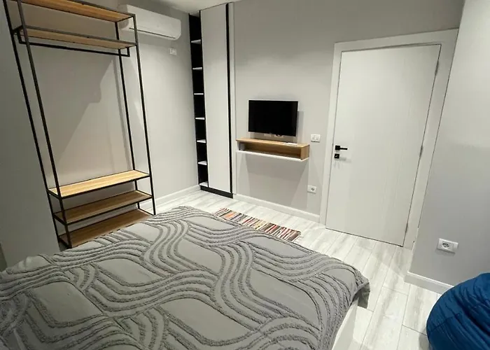 Villa Duka 62 Embassy Block