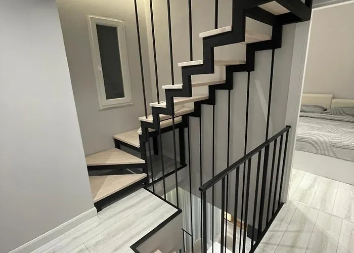 Villa Duka 62 Embassy Block *