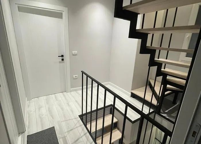 Villa Duka 62 Embassy Block